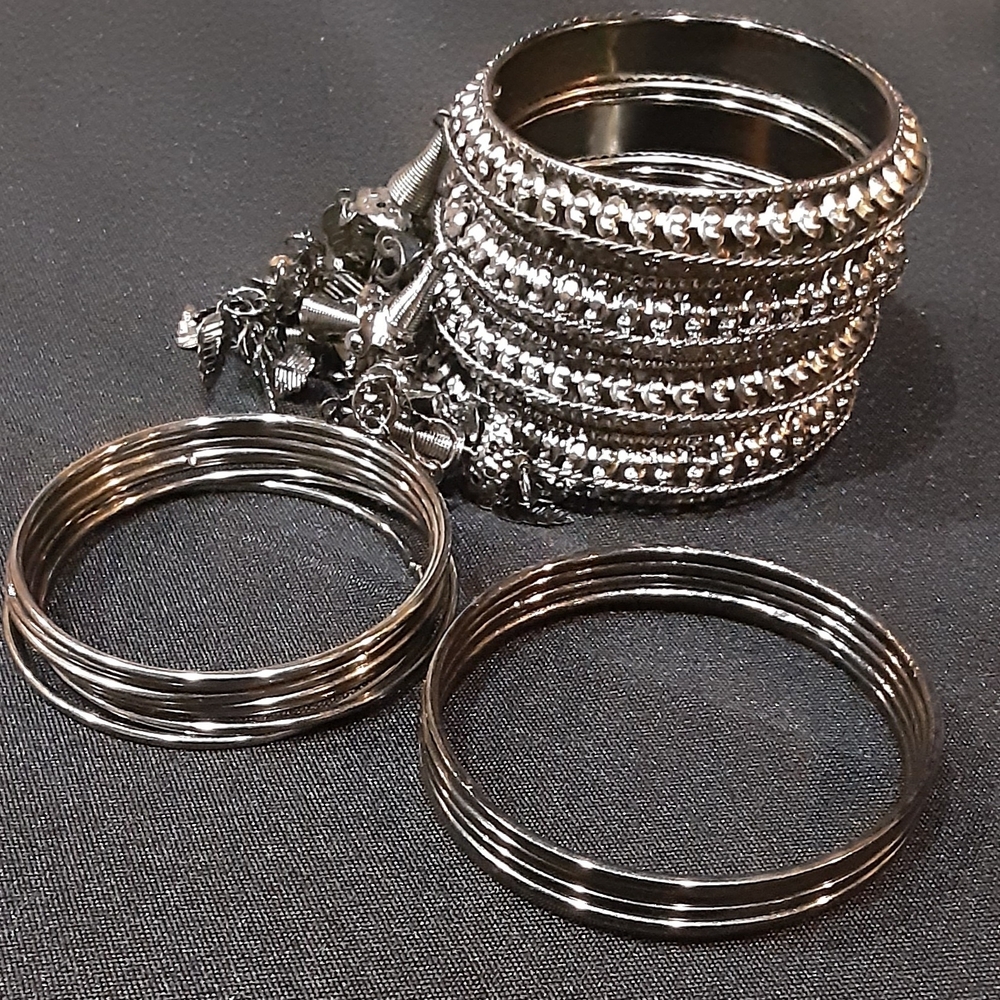 Elegant India Silver/Black Bangle Set J230